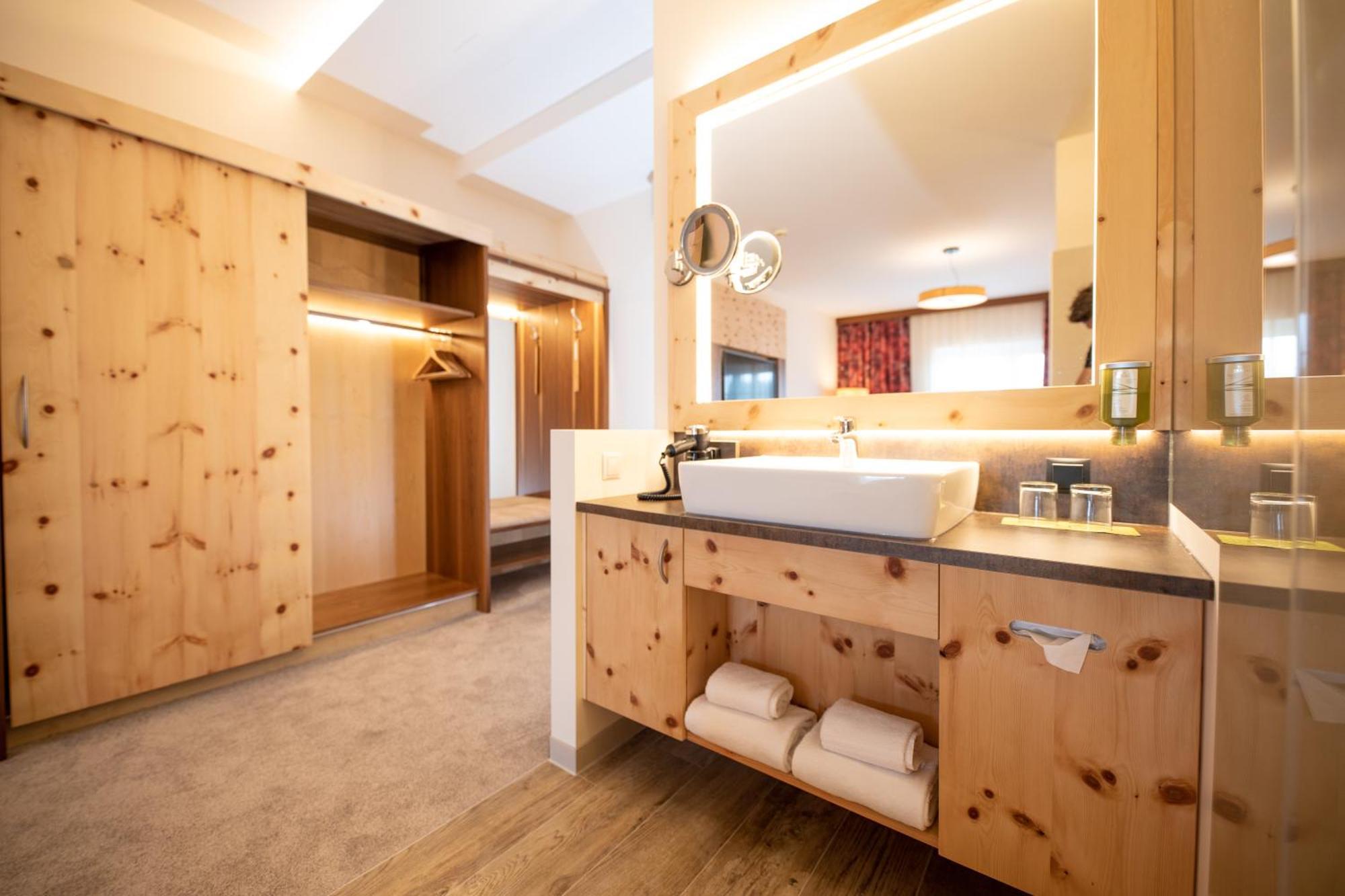 Thermenhotel Puchasplus ชเตเกอร์สบาค ภายนอก รูปภาพ