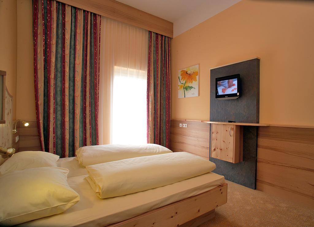 Thermenhotel Puchasplus ชเตเกอร์สบาค ภายนอก รูปภาพ