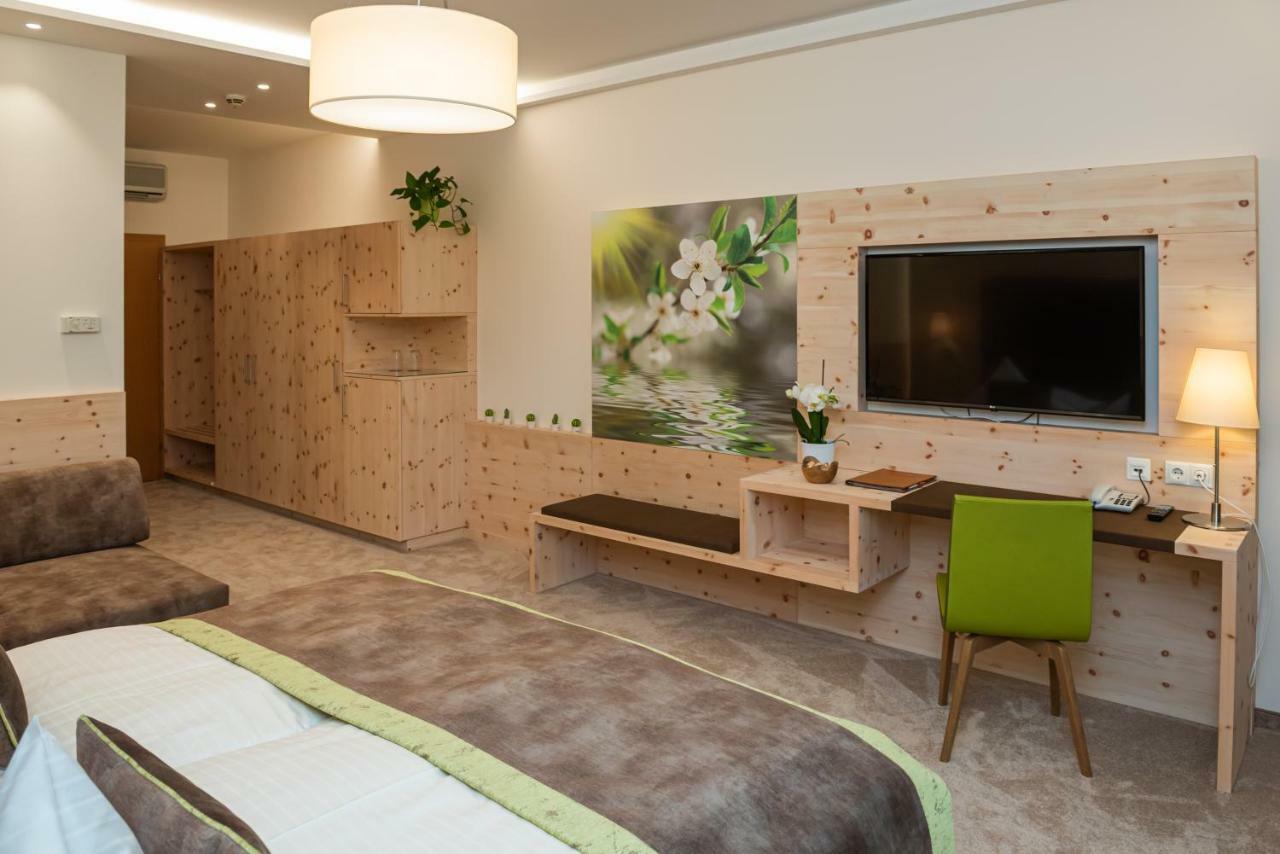 Thermenhotel Puchasplus ชเตเกอร์สบาค ภายนอก รูปภาพ